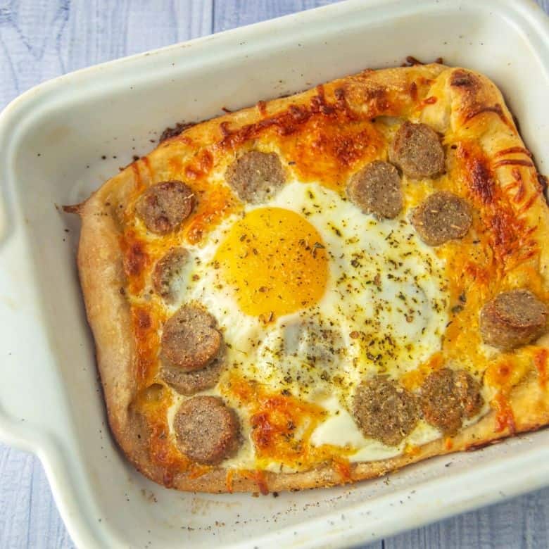 Easy Homemade Sausage Breakfast Pizza Recipe - This easy homemade sausage breakfast pizza recipe is great for a quick breakfast or brunch option. Making breakfast pizza is the perfect way to start the day. #pizza #sausage #breakfast #easy #homemade #simple #quick #brunch #homefreshideas